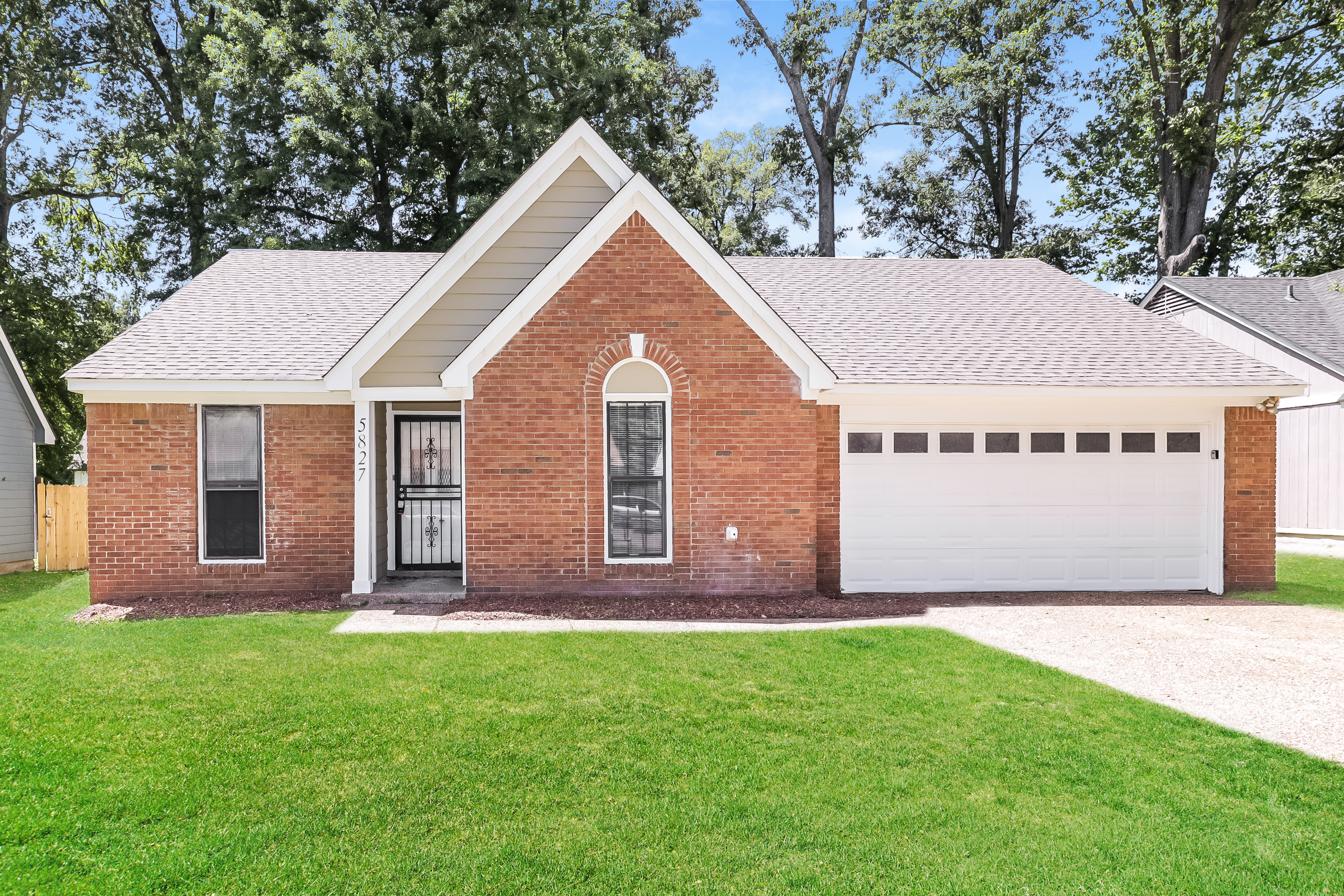 5827 GARDEN RIDGE DR MILLINGTON, TN 38053